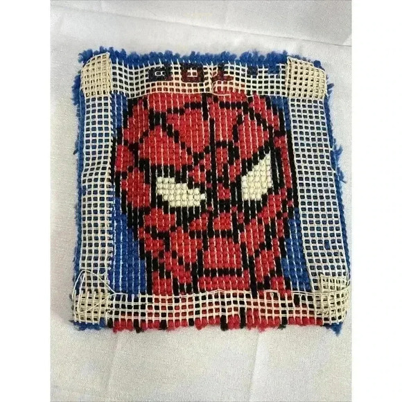 Spider Man Latch Hook Rug 12"x12" Vintage red and blue‎ square - Picture 3 of 5